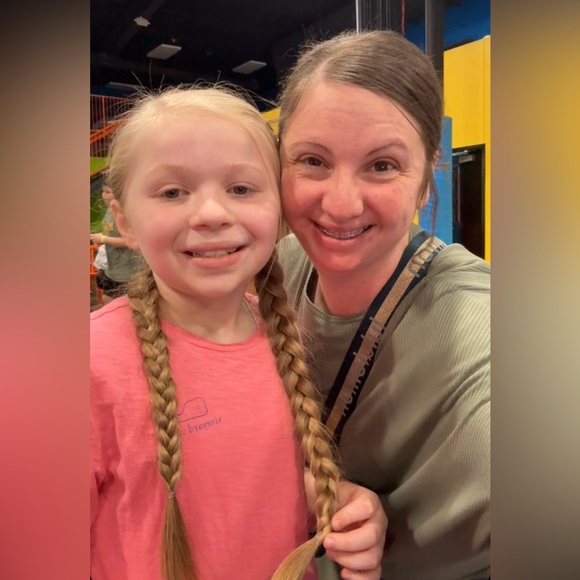 🎀Meet your Posher, ℂ𝕠𝕦𝕣𝕥𝕟𝕖𝕪🎀 - Picture 10 of 12